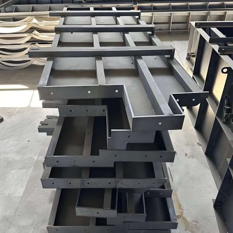 Dzelzceļa kabeļu siles sienas veidne