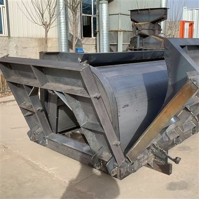 Betona drenāžas kanāla veidne