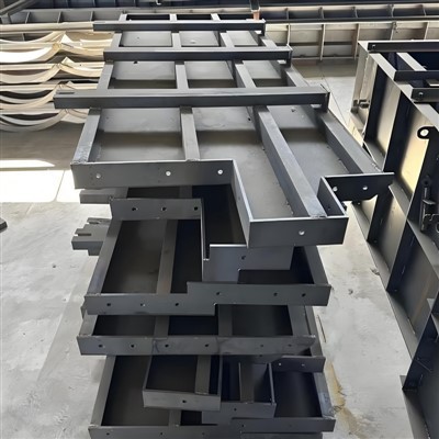 Dzelzceļa kabeļu siles sienas veidne